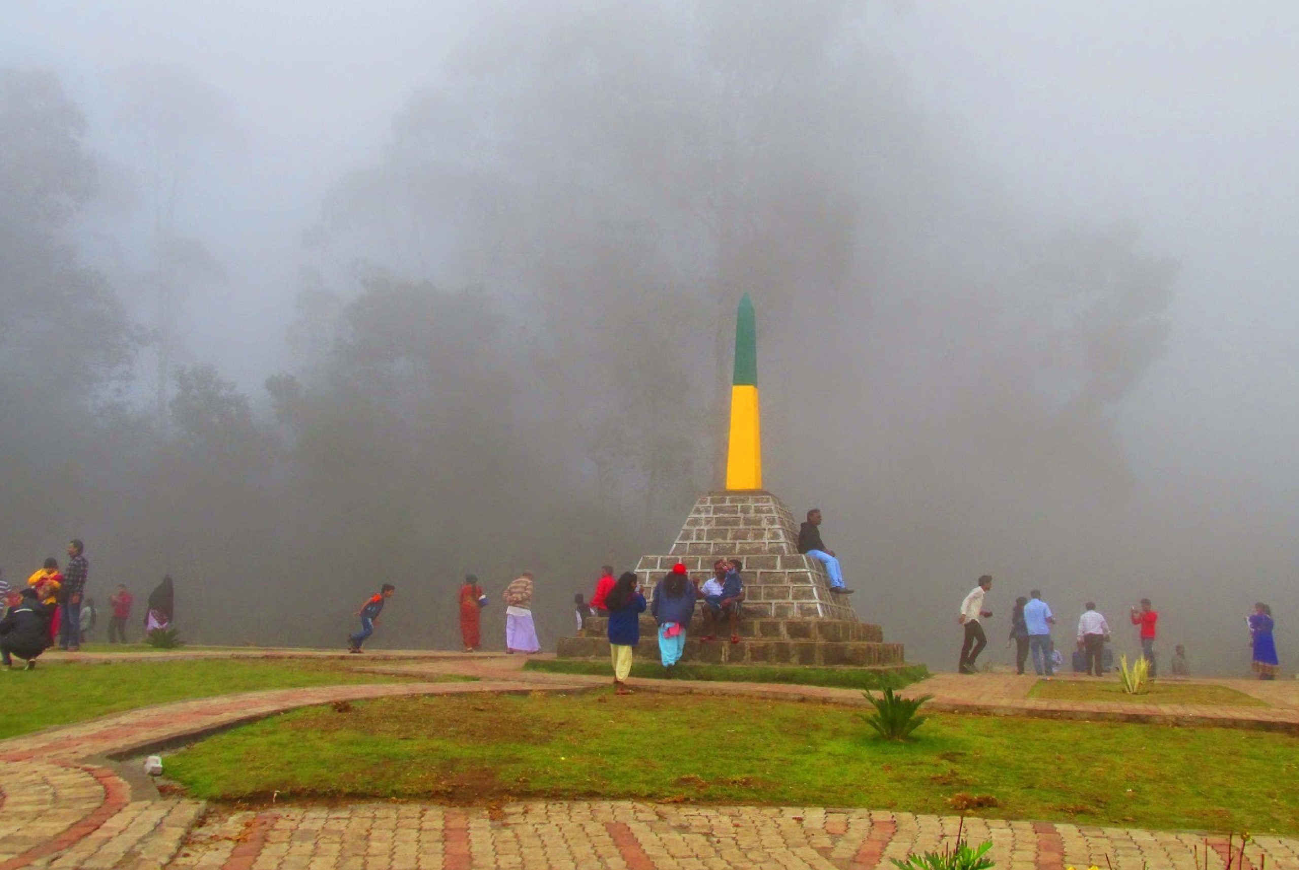 resorts in kodaikanal with valley view